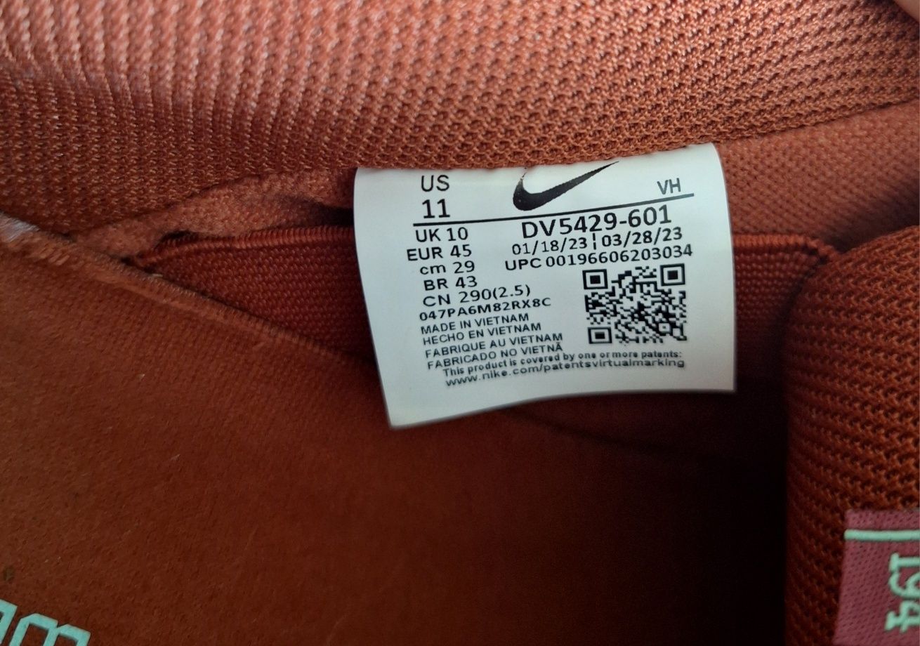 Nike SB Dunk Low "Mystic Red"
Mystic