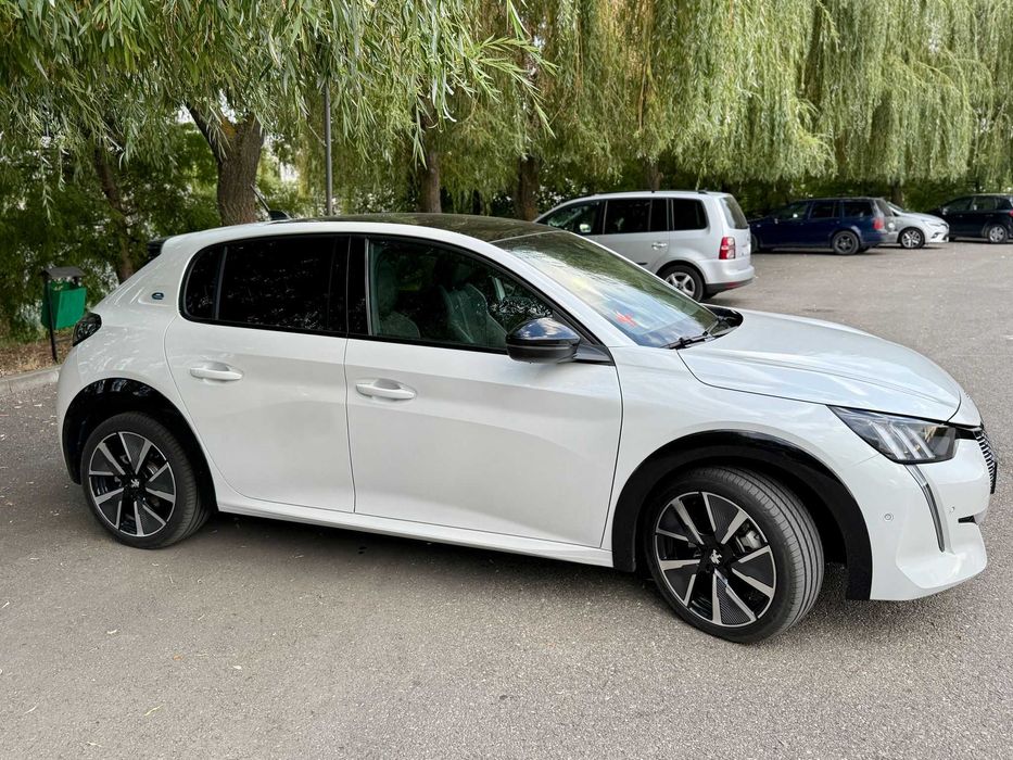 Peugeot 208 - eGT