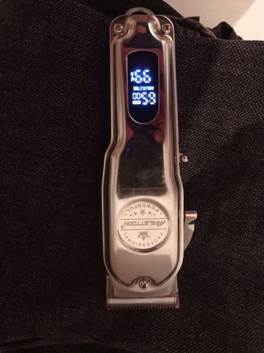 Машинка новая нет царапин не использовалась