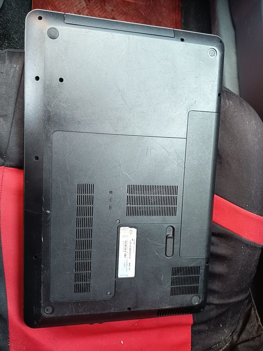 Laptop folosit că tester auto cu programe