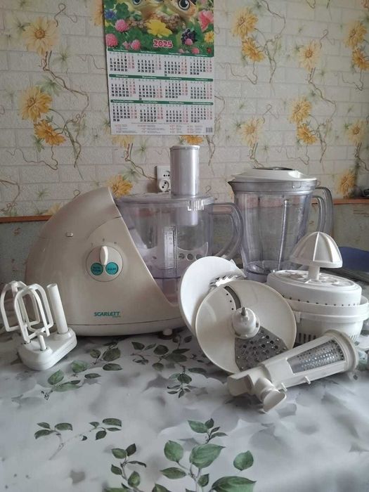 Продам Кухонный комбайн