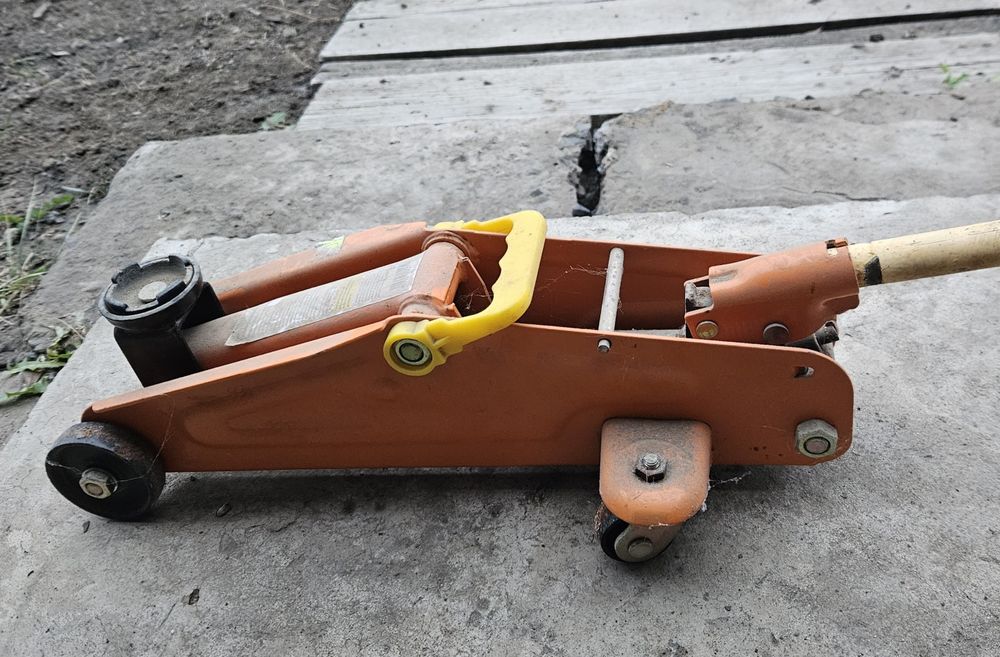Домкрат за 10000тг