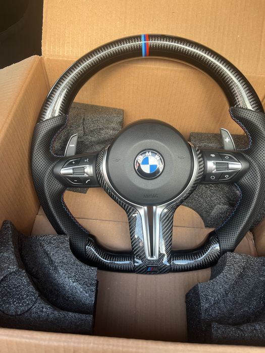 Volan BMW carbon cu piele perforata