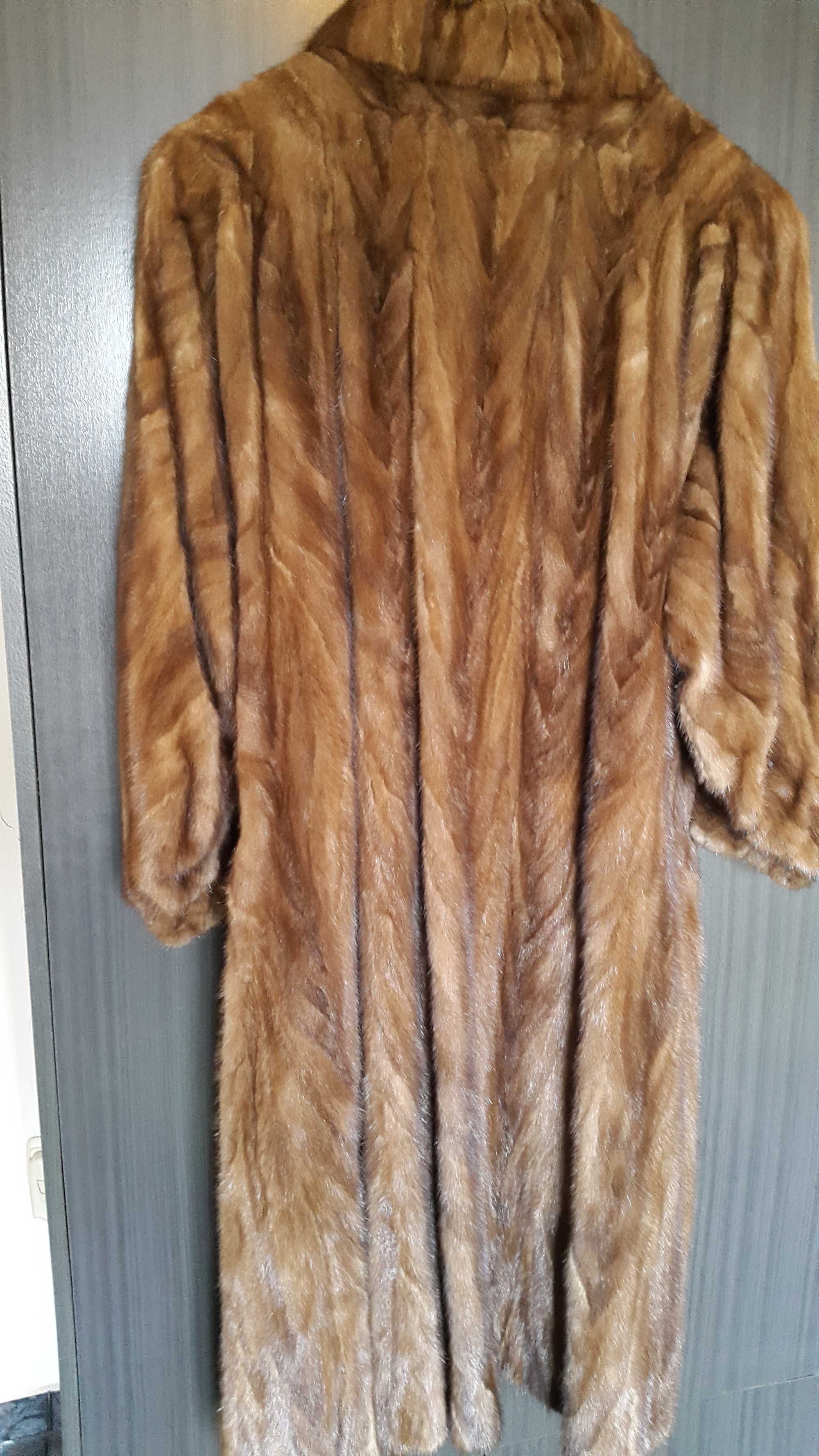Елегантно кожено палто от визон