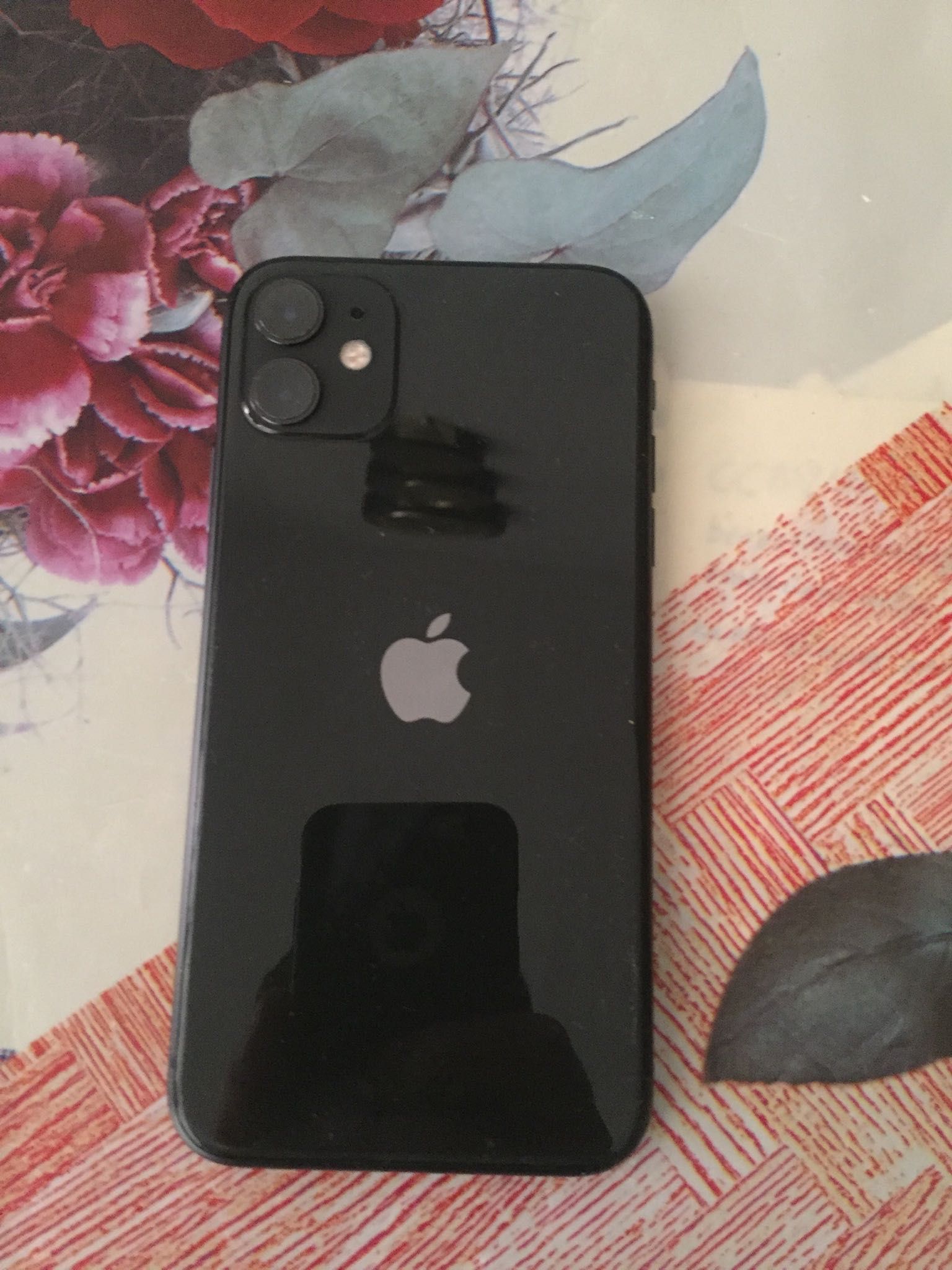 iPhone 11 , 64gb (без icloud)