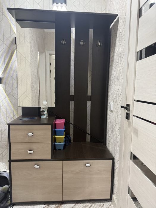 Прихожая почти новая