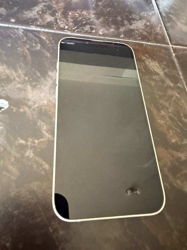 iPhone 13 - заключен/ iCloud/