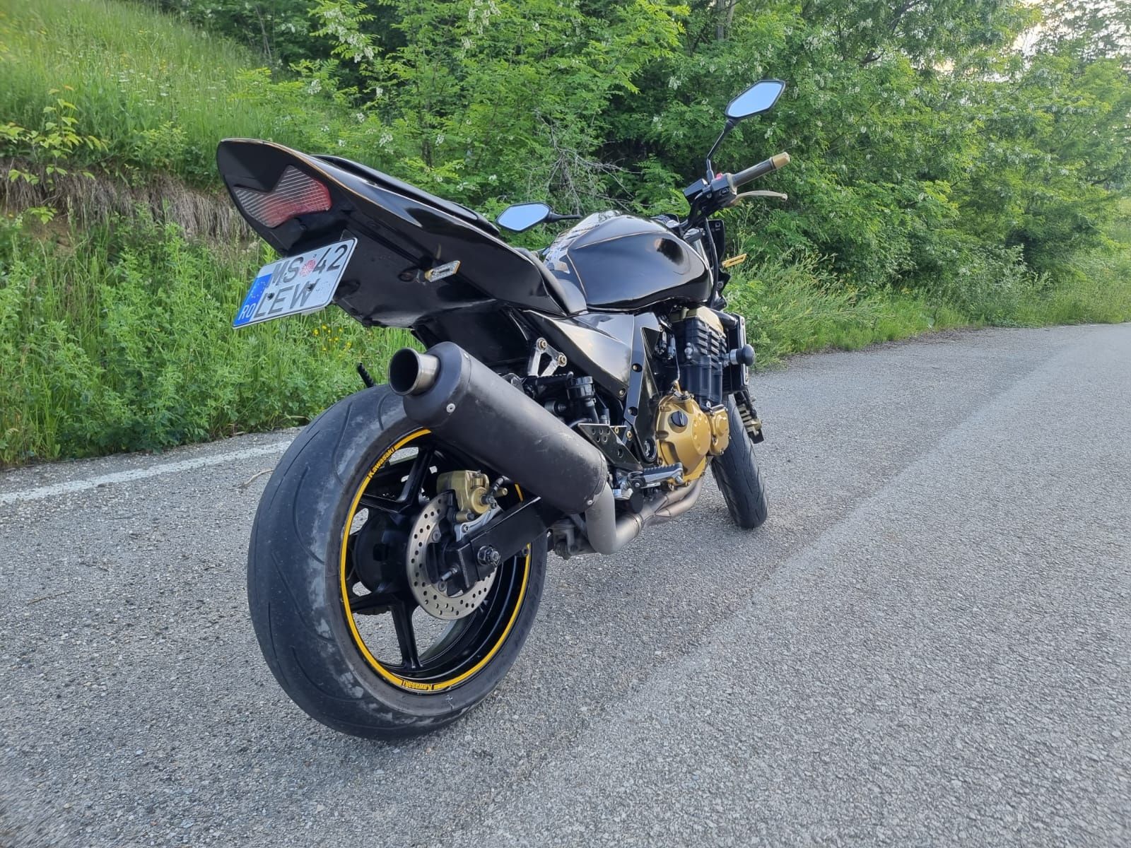 Vând motocicleta Kawasaki Z 750cc
