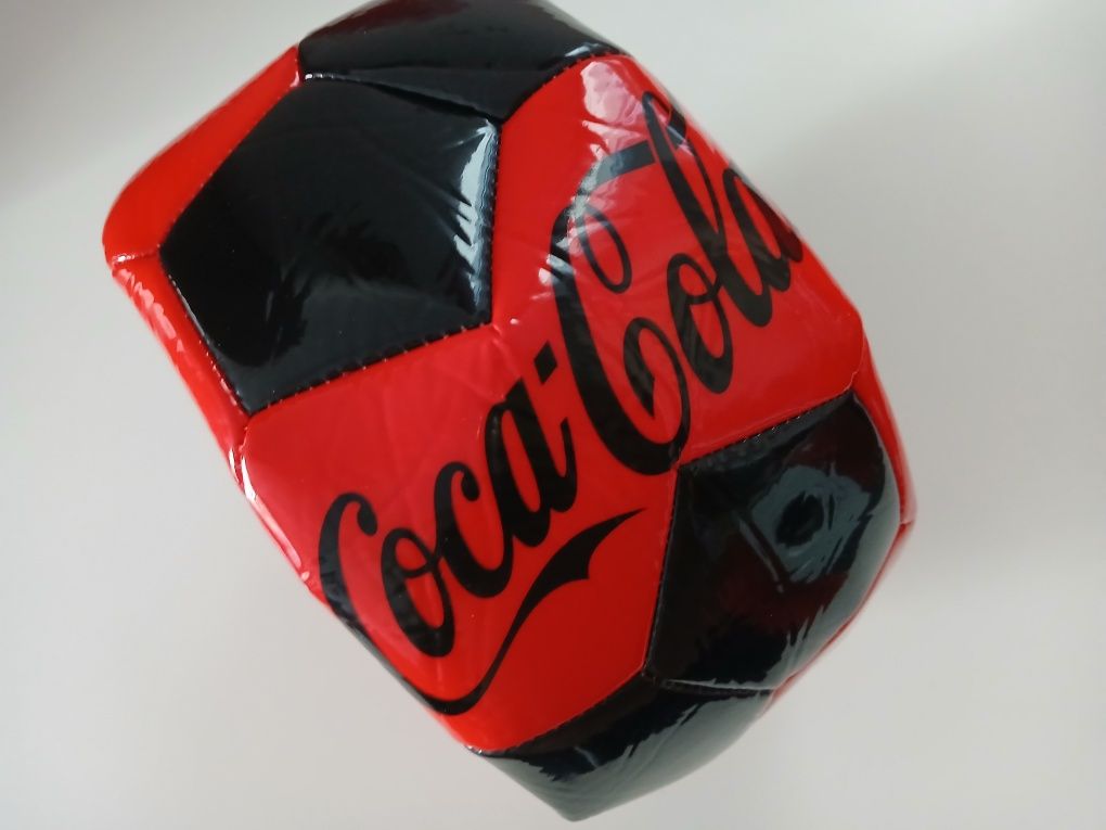 Vand seturi de mingi cu palarie marca coca -cola