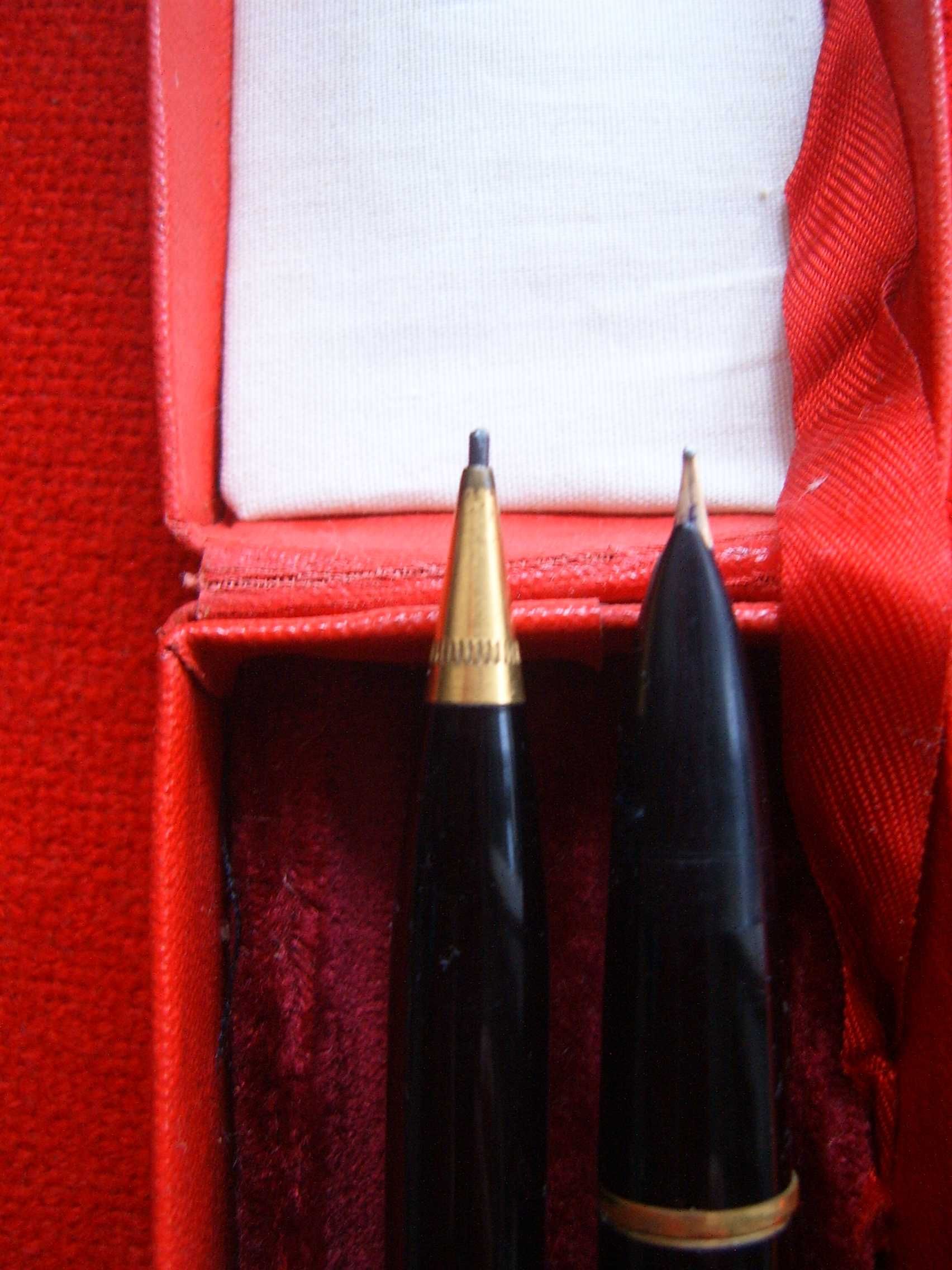 Москва ,стар луксозен комплект писалка със златно перо и пиромолив