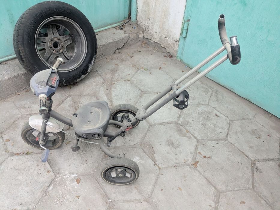 Детская коляска с ручкой