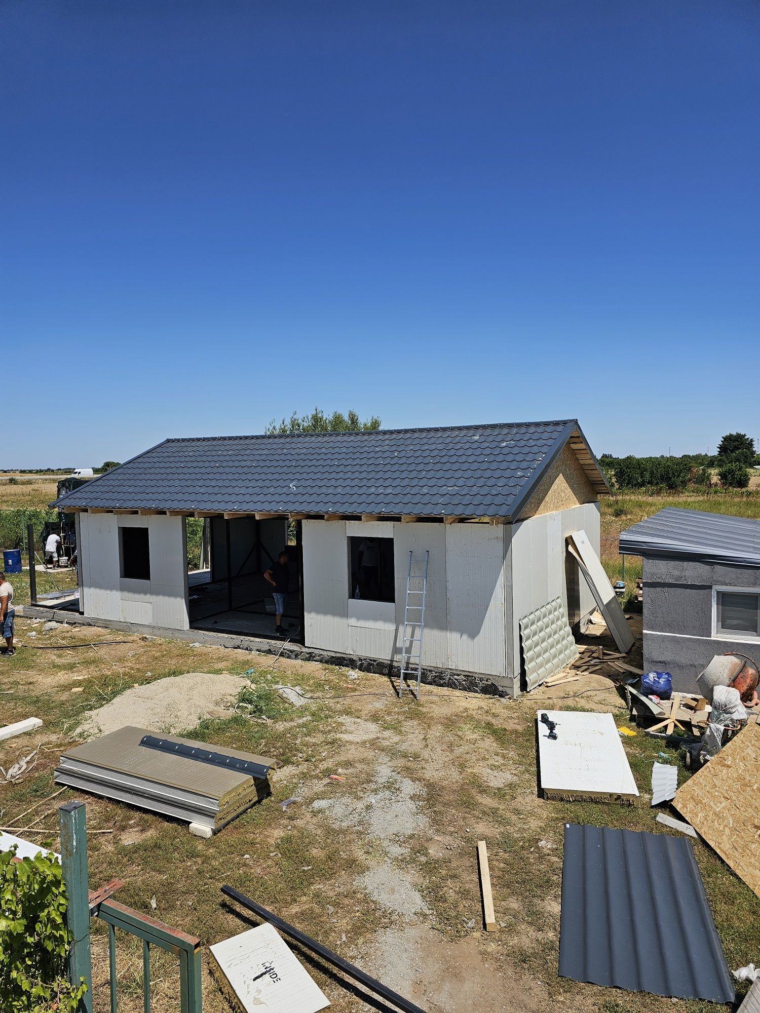 Vând construesc case pe structura metalica
