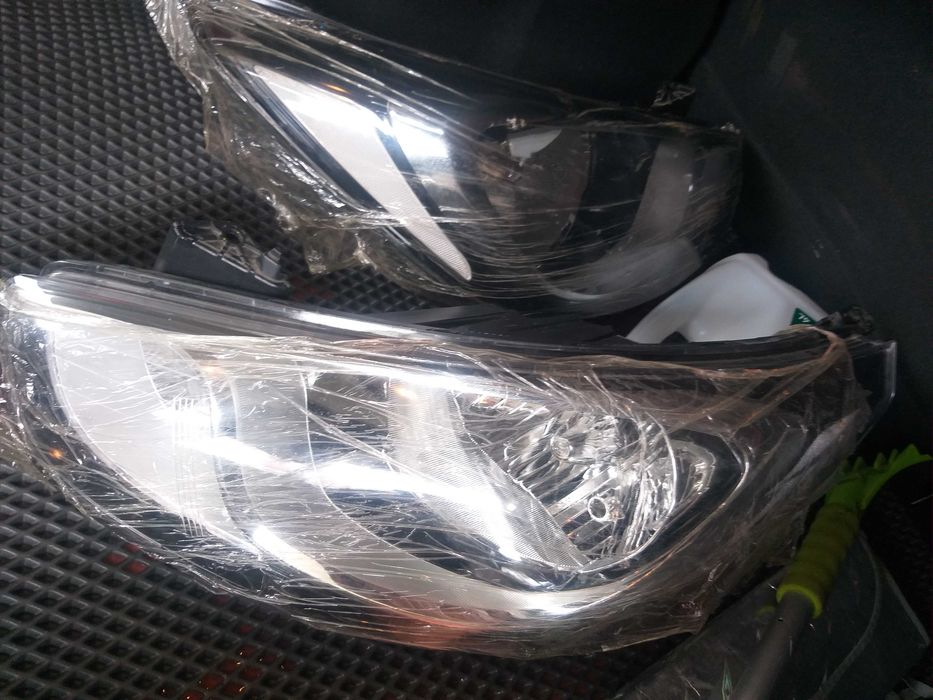 Продам Фары НОВЫЕ!!!