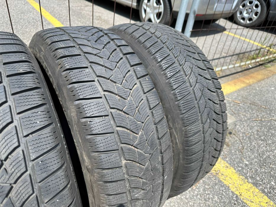 зимни гуми DUNLOP  215/60/17 с ДОТ 32/2018г.