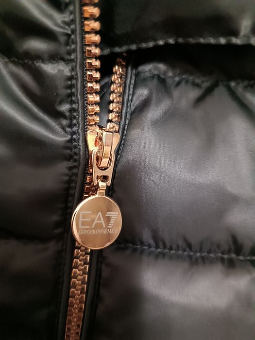 Vând geaca Emporio Armani