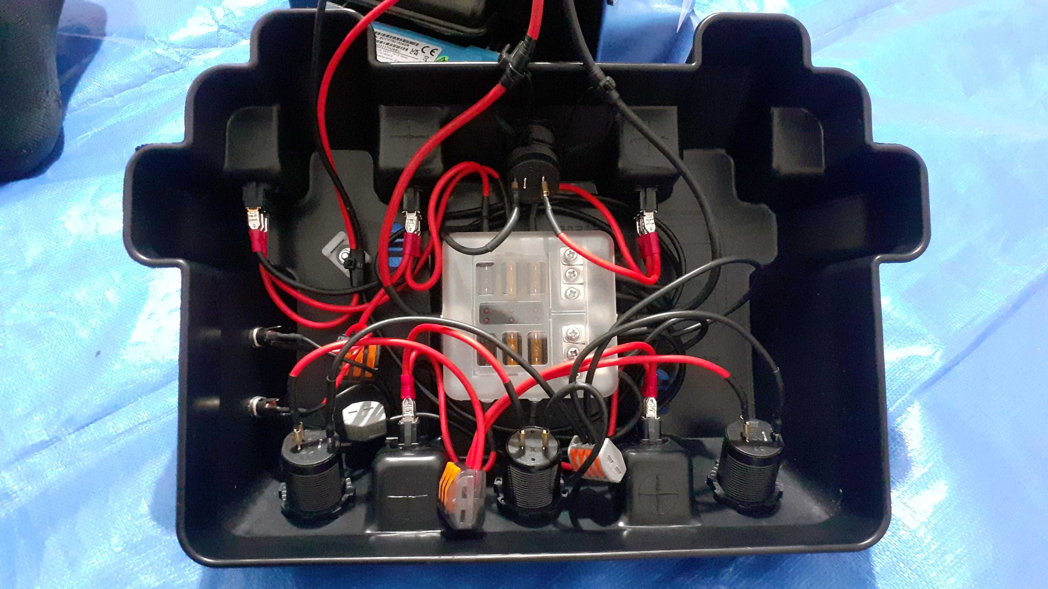 Statie incarcare Power station LIFEPO4 12V 600W USB Bluetooth MPPT