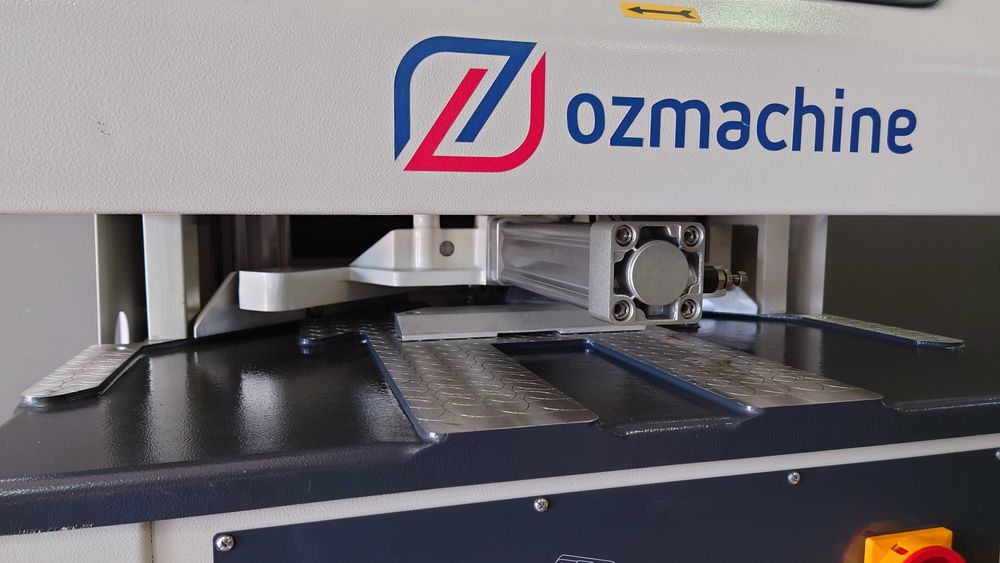 ORBIT – III Masina de debavurat automata cu o freza