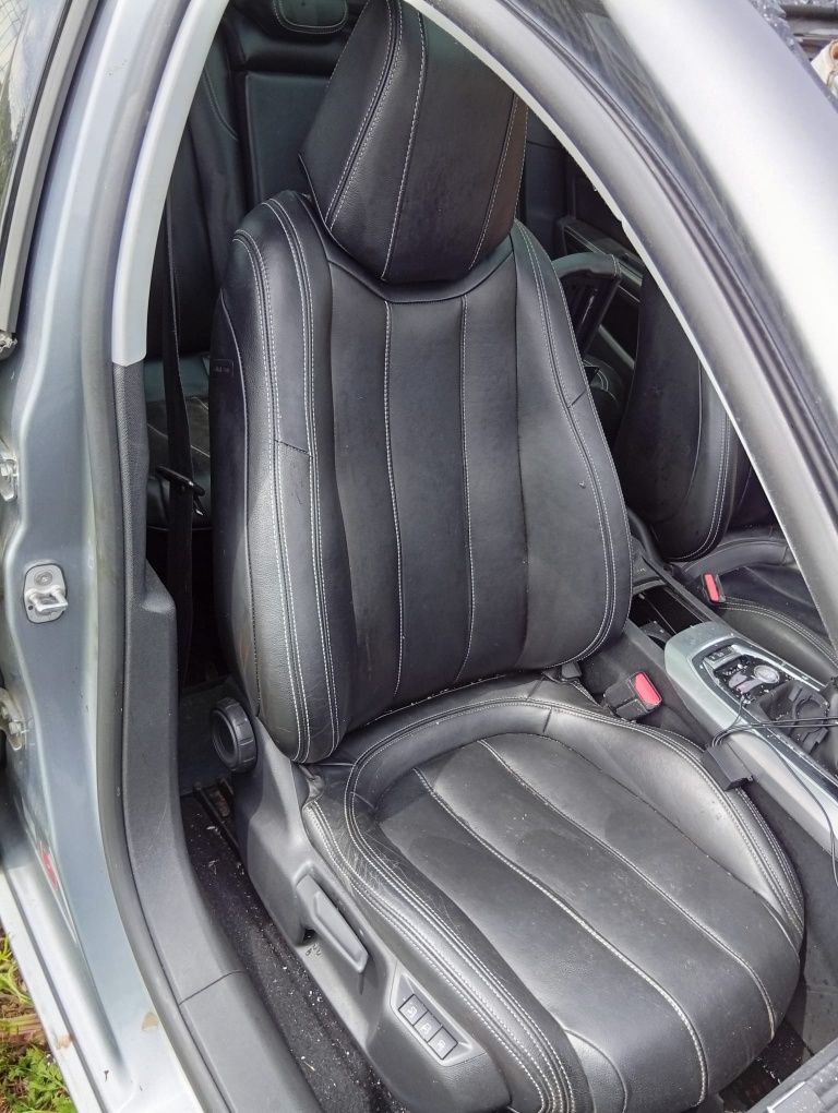 Peugeot 308 avariat