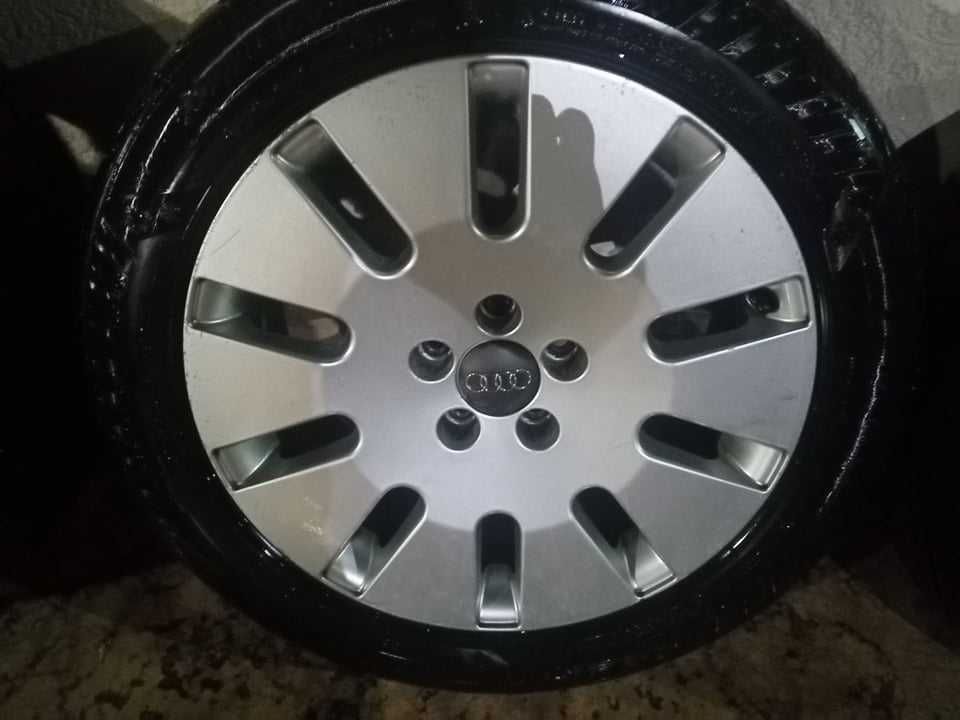 Зимни гуми в комплект с джанти.