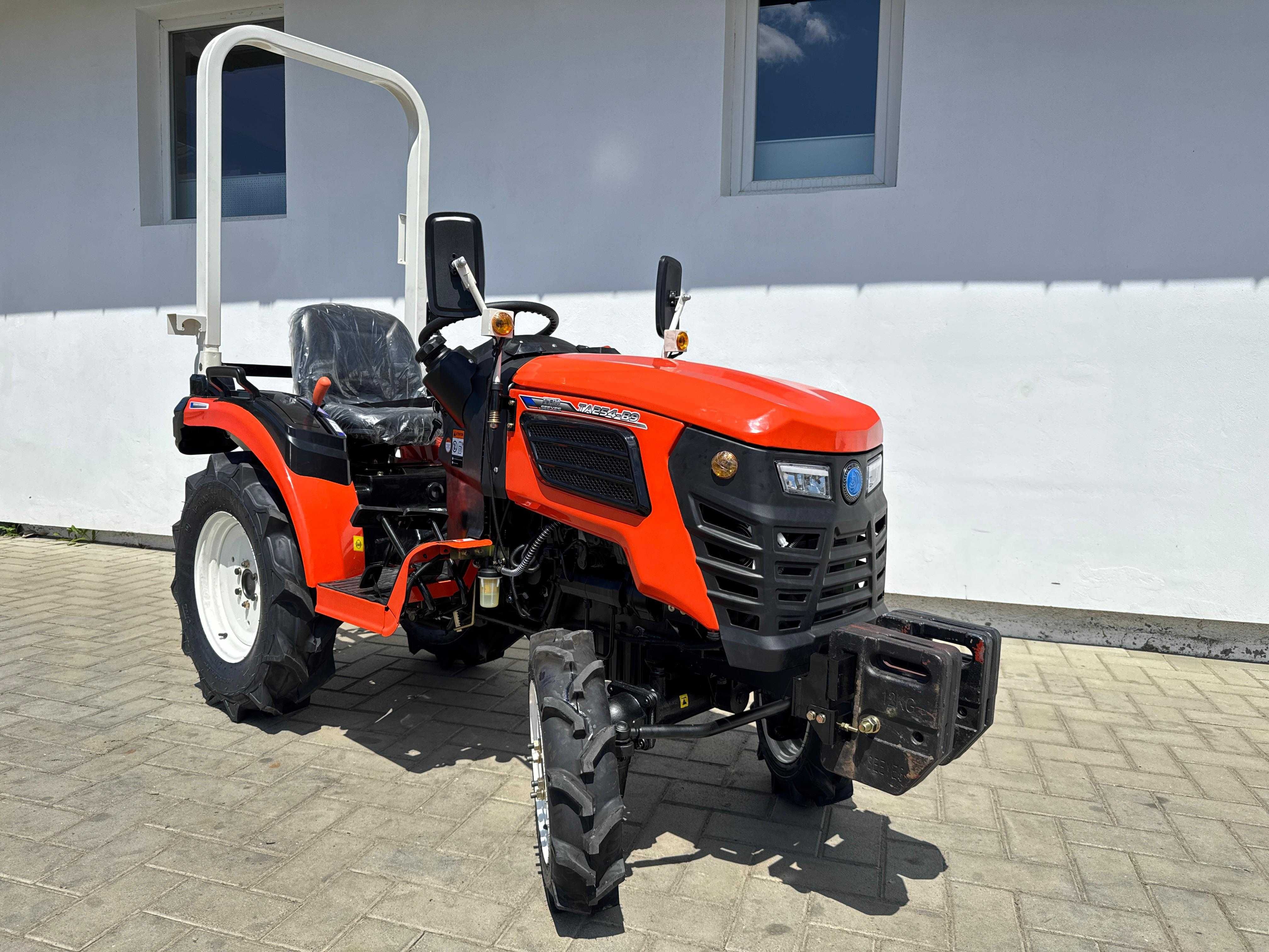 Tractor japonez LIDER 4×4 – 25 CP Diesel, 4 Cilindri Euro 5