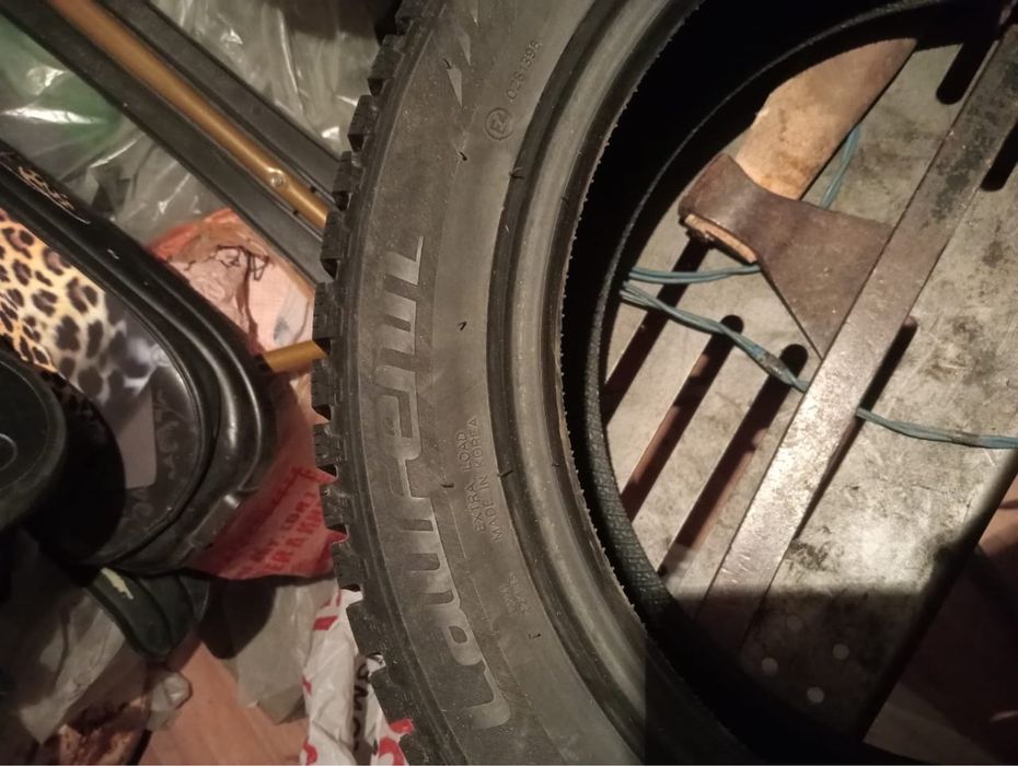 Продам зимние шины 215/55 R17 шипованные