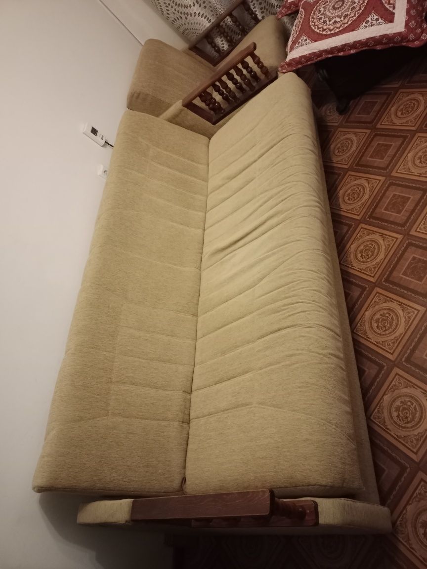 Продам диван с 2 креслами офисное кресло, столешницу Дафна