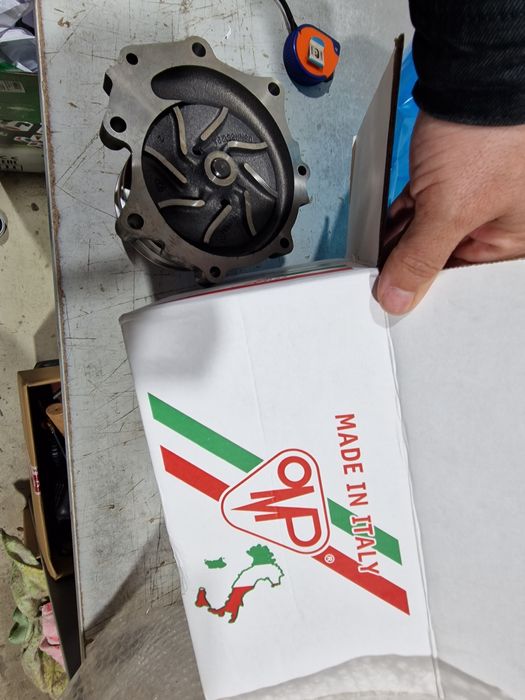 Pompa apa tractor ford 7810 import Italia este originala preț 650 lei