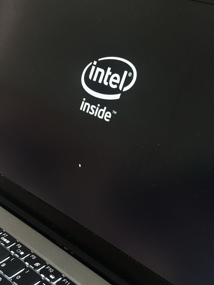 Ноутбук intel, новый ,не использованный