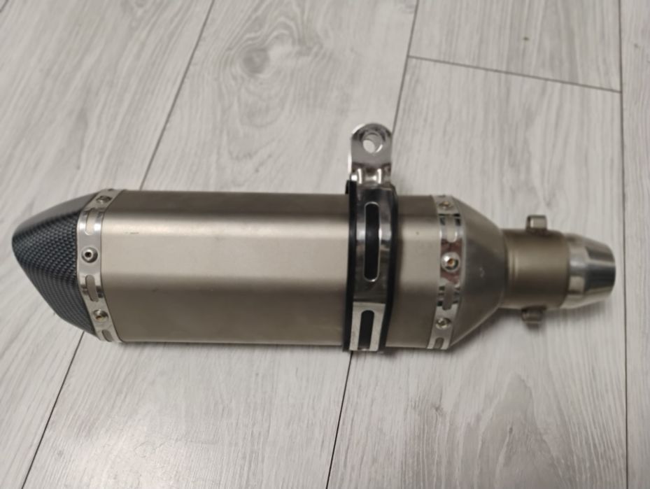 Toba finala universală akrapovik