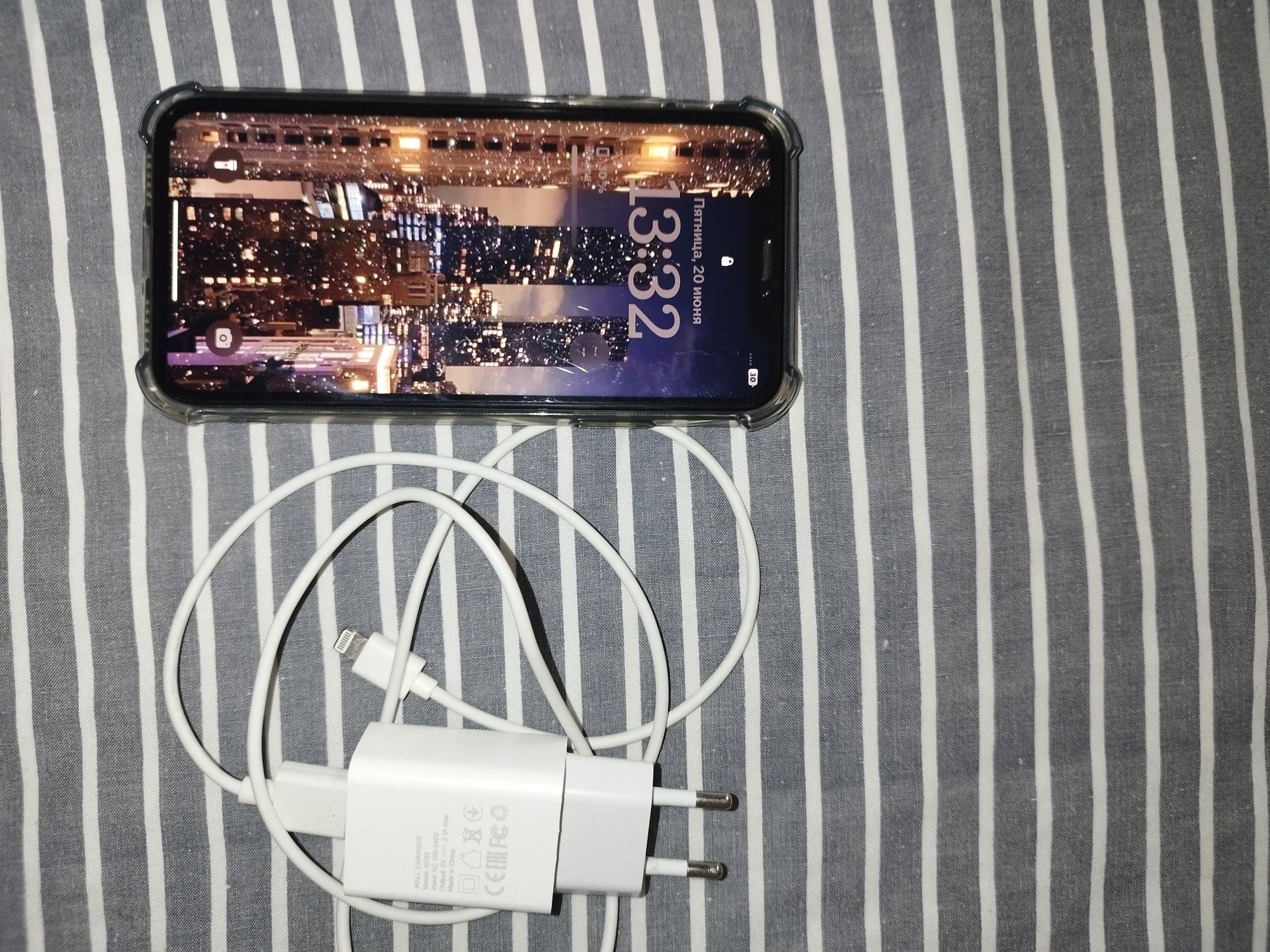 iPhone xr 64gb..