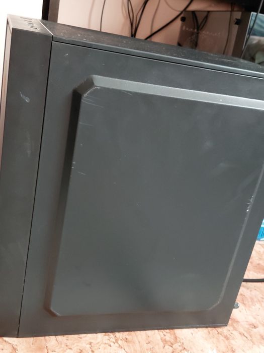 Продавам компютър