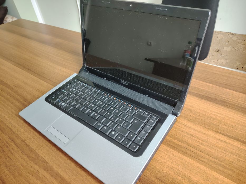 Продавам лаптоп Dell Studio 1555 за части