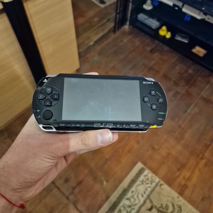 Psp конзола с 60+ игри вътре!