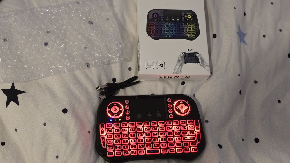 Mini keyboard de gaming wireless cu lumini si touchscreen