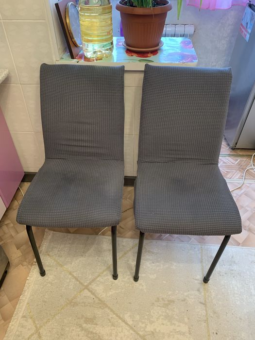 Продам 2 стула в чехлах