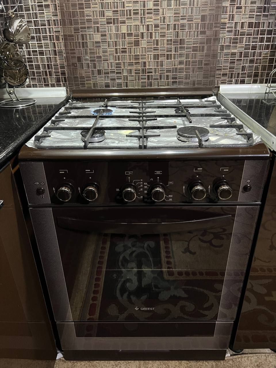 Продам газовую плиту Гефест