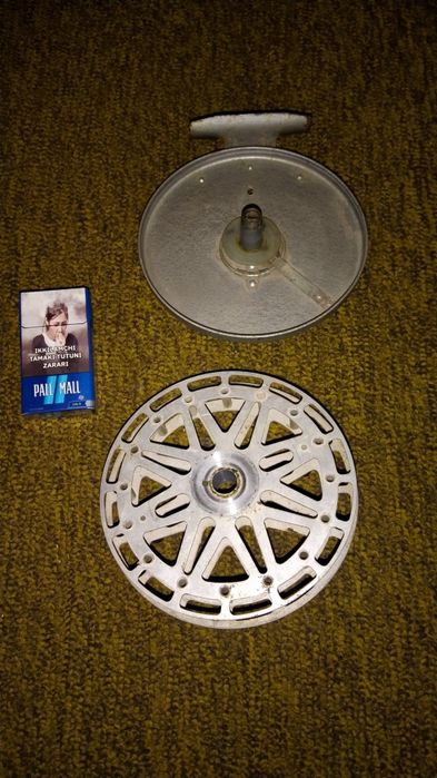 Большая катушка для рыбалки