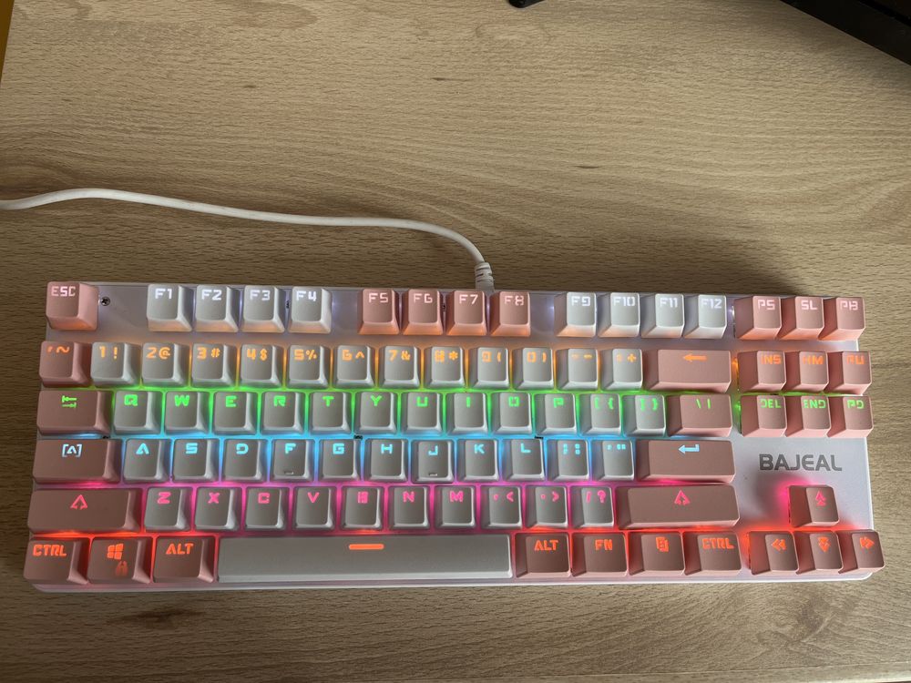 Tastatura de gaming roz