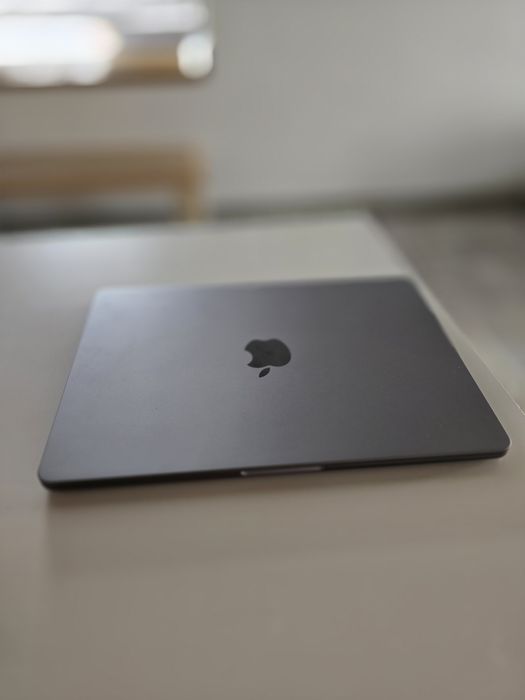 Macbook air 13" M2 8gb ram Ssd 256