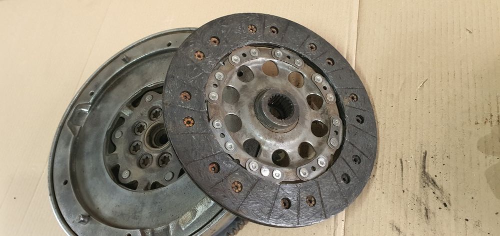 Kit ambreiaj cu volanta bmw 2.0d N47 e87 e81 e90 e91 e84
