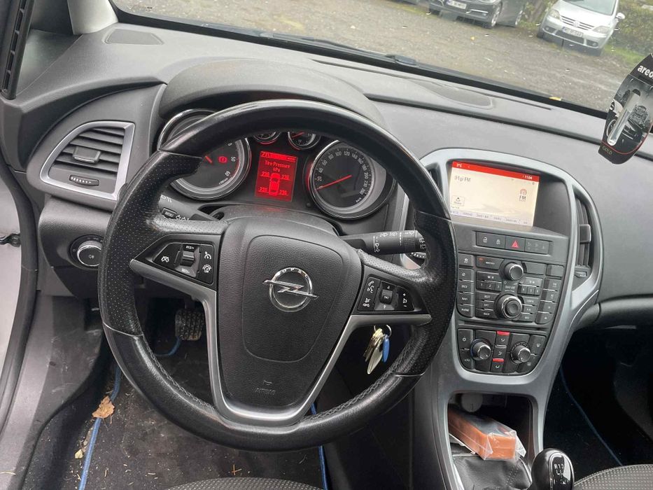 Vând Opel Astra J