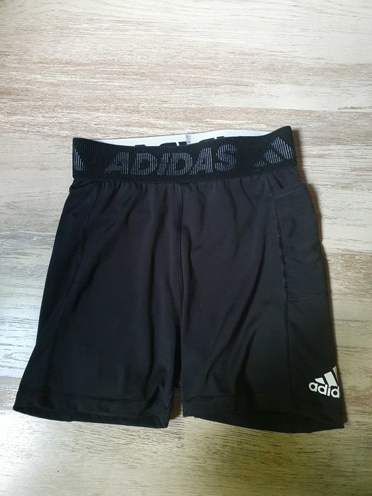 Разпродажба на къси гащи Adidas, H&M