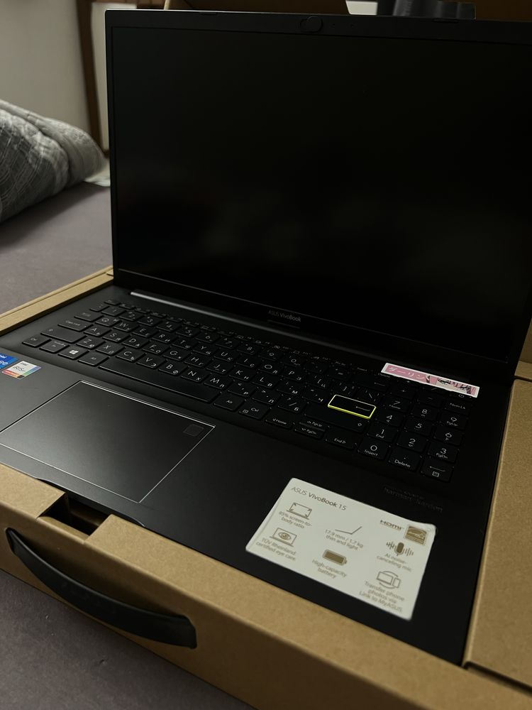 Лаптоп ASUS Vivobook K513E + Графичен таблет Wacom Intous M CTL-6100WL
