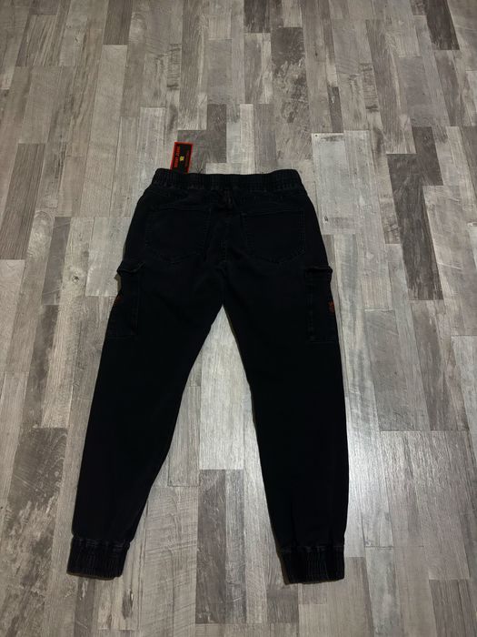 Мъжки дънкови карго панталони нови размер L.