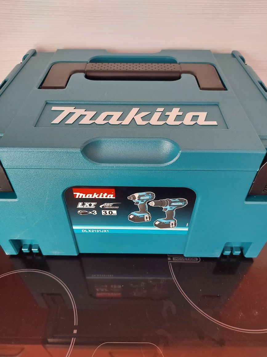 Нов комплект Makita DLX2131 18v