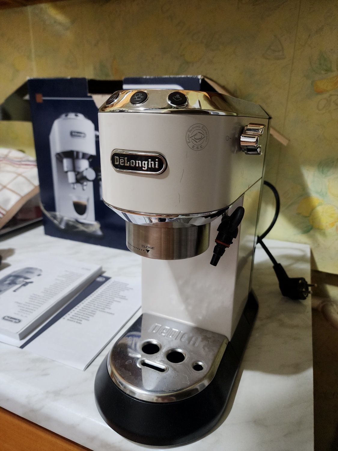 Кофемашина De'Longhi EC685.W