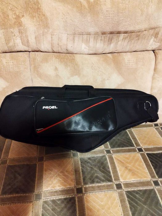 Vând Husă saxofon tenor