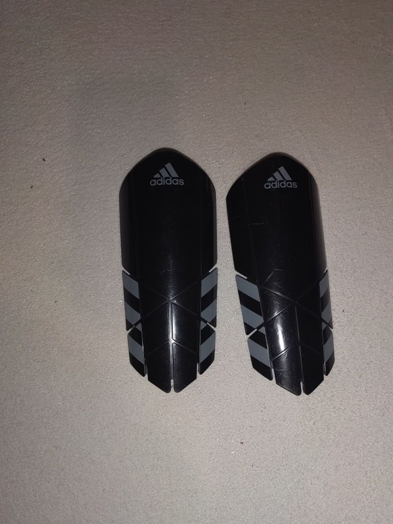 Футболни кори/протектори Adidas