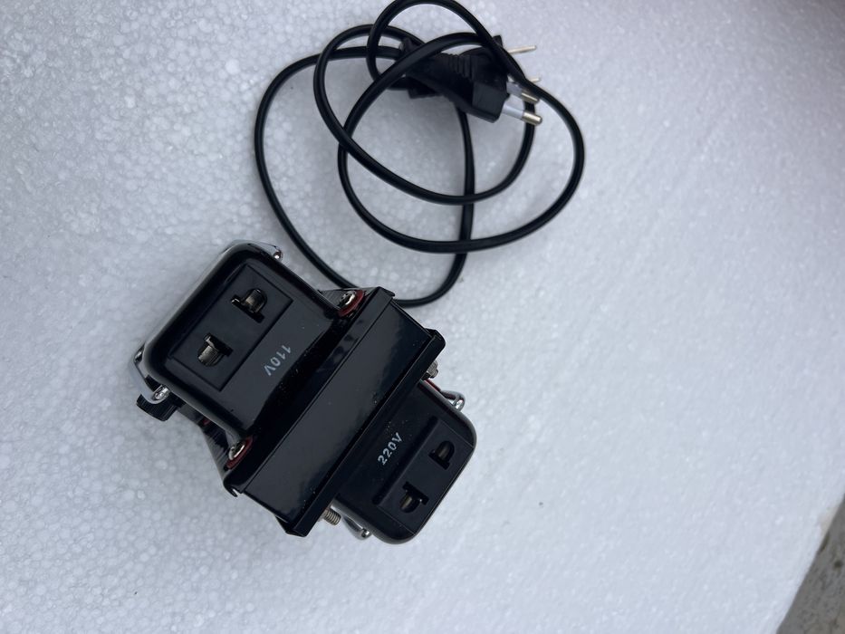 Convertor de tensiune 220V - 110V 100W