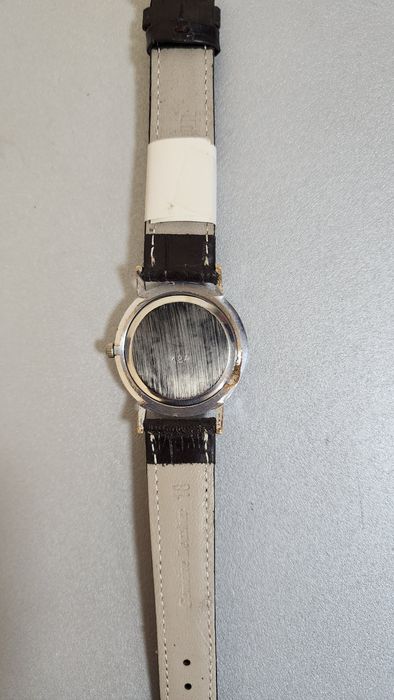 Продам советские кварцевые часы луч времен СССР